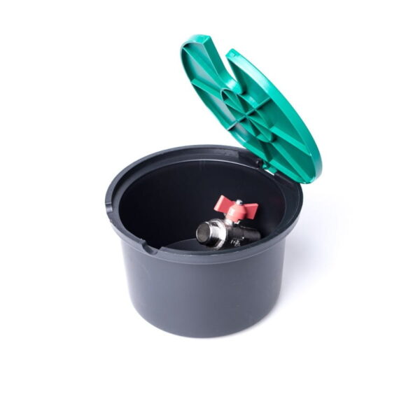 Studzienka poboru wody z zaworem – punkt czerpalny do nawadniania